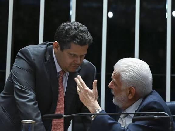 Jaques Wagner ao lado de Davi Alcolumbre