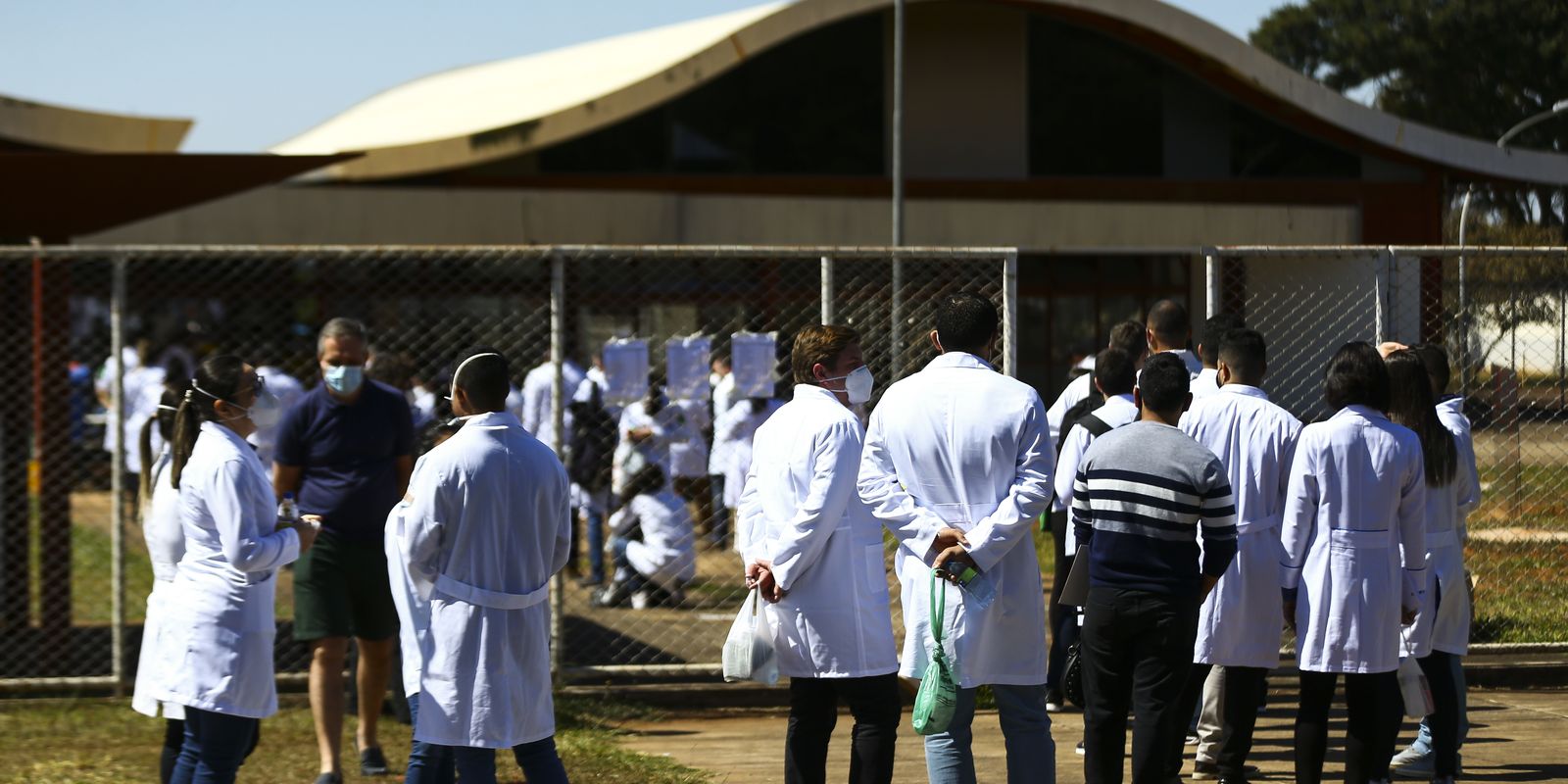 MEC revoga edital para criação de cursos particulares de medicina