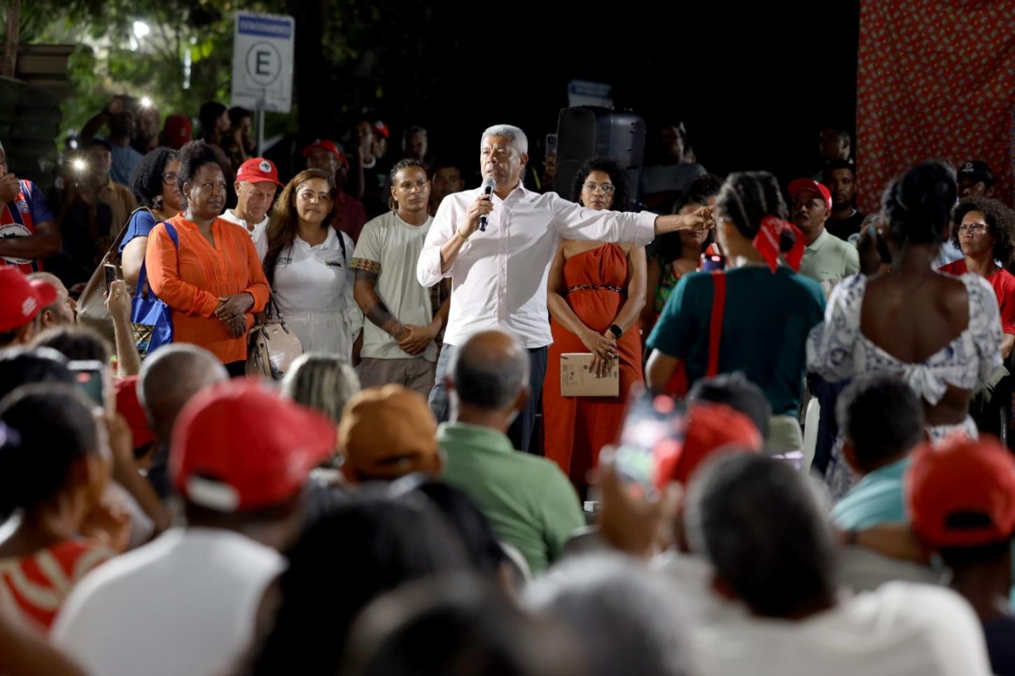 Jerônimo dialoga com MST e discute ações para fortalecer comunidades rurais na Bahia