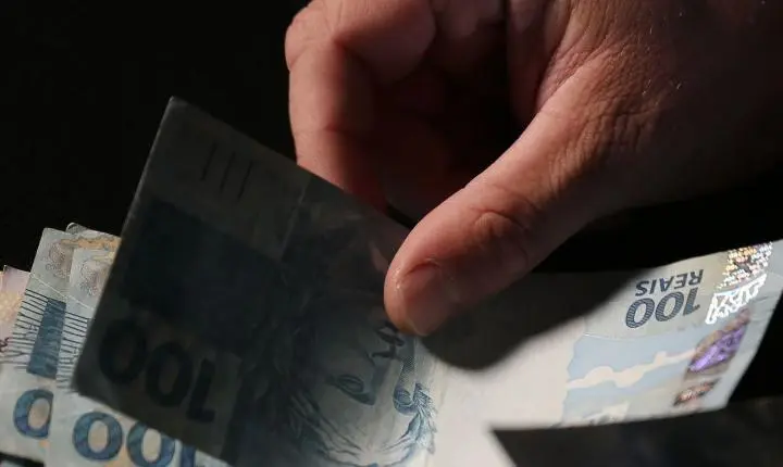 Governo avalia uso do FGTS para quitar dívidas, diz Durigan